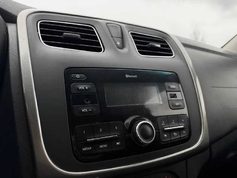 🚘 в продаже renault logan год выпуска: 2021 пробег на табло: 137 582 км птс: электронный, юр. чистый двигатель: 1.6 бензин трансмиссия: мт vin: x7l4srlv467548717 цена: 590 000 новая цена: 570 000 руб. 📞 + 7 (938) 130-35-61 адрес: г. ростов-на-дону, тц «сиверс», пр. сиверса, 23 – как нас найти способы оплаты: — наличные; — кредит (20 банков); — безнал без ндс; — обмен на ваш авто. больше подробностей об авто и способах оплаты узнавайте у менеджера @autozaorndbot ___________ смотрите все авто в наличии – https://autozao. ru/ max. ru/auto_zao_rnd 💬 🗺️ присоединяйтесь к авто зао в других городах: — москва — краснодар — авто зао юг (новый регион) - фотография - 6