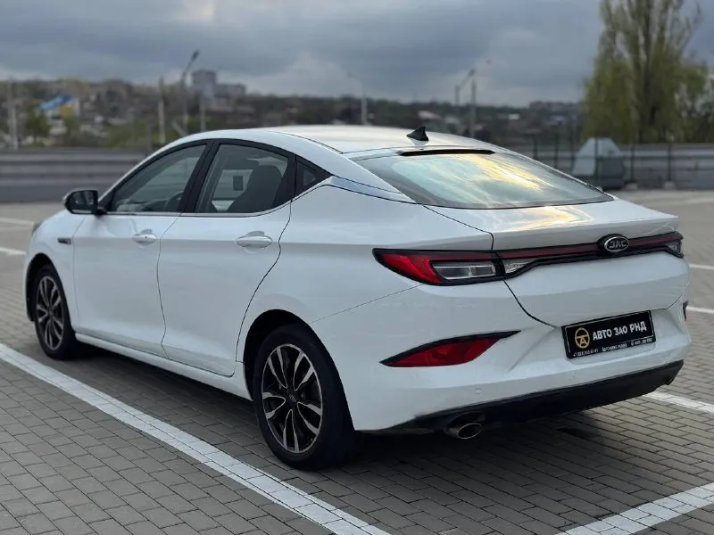 🚘 в продаже jac j7 год выпуска: 2023 пробег на табло: 58 403 км птс: электронный двигатель: 1.5 бензин трансмиссия: cvt vin: lj12fkt34p4024311 цена: 940 000 руб. 📞 + 7 (938) 130-35-61 адрес: г. ростов-на-дону, тц «сиверс», пр. сиверса, 23 – как нас найти способы оплаты: — наличные; — кредит (20 банков); — безнал без ндс; — обмен на ваш авто. больше подробностей об авто и способах оплаты узнавайте у менеджера @autozaorndbot ___________ смотрите все авто в наличии – https://autozao. ru/ max. ru/auto_zao_rnd 💬 🗺️ присоединяйтесь к авто зао в других городах: — москва — краснодар — авто зао юг (новый регион) - фотография - 3