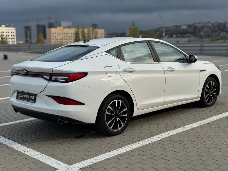 🚘 в продаже jac j7 год выпуска: 2023 пробег на табло: 58 403 км птс: электронный двигатель: 1.5 бензин трансмиссия: cvt vin: lj12fkt34p4024311 цена: 940 000 руб. 📞 + 7 (938) 130-35-61 адрес: г. ростов-на-дону, тц «сиверс», пр. сиверса, 23 – как нас найти способы оплаты: — наличные; — кредит (20 банков); — безнал без ндс; — обмен на ваш авто. больше подробностей об авто и способах оплаты узнавайте у менеджера @autozaorndbot ___________ смотрите все авто в наличии – https://autozao. ru/ max. ru/auto_zao_rnd 💬 🗺️ присоединяйтесь к авто зао в других городах: — москва — краснодар — авто зао юг (новый регион) - фотография - 4