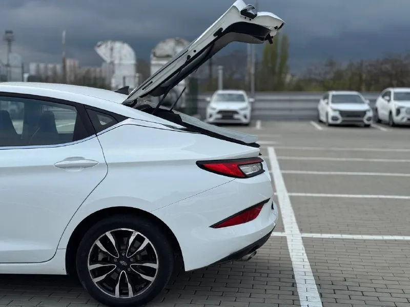 🚘 в продаже jac j7 год выпуска: 2023 пробег на табло: 58 403 км птс: электронный двигатель: 1.5 бензин трансмиссия: cvt vin: lj12fkt34p4024311 цена: 940 000 руб. 📞 + 7 (938) 130-35-61 адрес: г. ростов-на-дону, тц «сиверс», пр. сиверса, 23 – как нас найти способы оплаты: — наличные; — кредит (20 банков); — безнал без ндс; — обмен на ваш авто. больше подробностей об авто и способах оплаты узнавайте у менеджера @autozaorndbot ___________ смотрите все авто в наличии – https://autozao. ru/ max. ru/auto_zao_rnd 💬 🗺️ присоединяйтесь к авто зао в других городах: — москва — краснодар — авто зао юг (новый регион) - фотография - 5