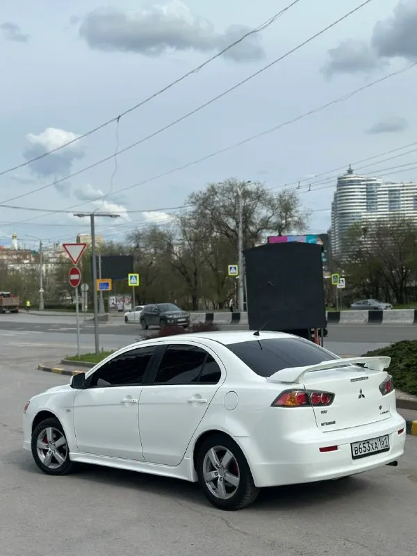Лансер 2010 год продаю отличный автомобиль, очень красивый и привлекательный автомобиль, состояние кузова для 16 лет очень достойное, салон без нареканий, по технической части без нареканий двигатель не дымит, масло не кушает, 20 тысяч назад был произведен капитальный ремонт коробка не хрустит, не выбивает, не гудит, все передачи включаются мягко кондиционер работает отлично, вчера помыли радиаторы в общем автомобиль в очень достойном состоянии звоните все расскажу и покажу цена 515 т. р. не большой торг присутствует контакты: https://vk. ru/karas94 - фотография - 1