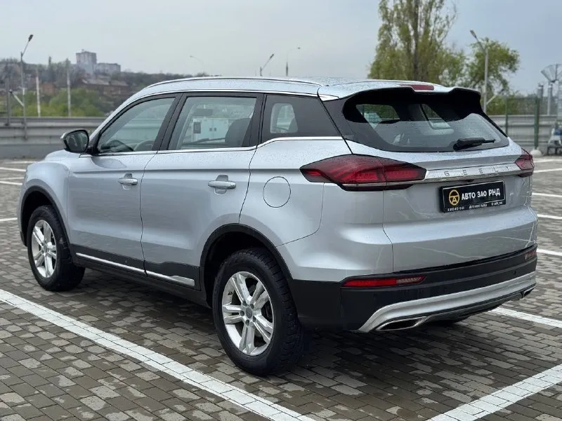 🚘 в продаже geely atlas pro год выпуска: 2023 пробег на табло: 71 059 км птс: электронный двигатель: 1.5 бензин трансмиссия: at vin: y4k8722z9pb305133 цена: 1 440 000 руб. 📞 + 7 (938) 130-35-61 адрес: г. ростов-на-дону, тц «сиверс», пр. сиверса, 23 – как нас найти способы оплаты: — наличные; — кредит (20 банков); — безнал без ндс; — обмен на ваш авто. больше подробностей об авто и способах оплаты узнавайте у менеджера @autozaorndbot ___________ смотрите все авто в наличии – https://autozao. ru/ max. ru/auto_zao_rnd 💬 🗺️ присоединяйтесь к авто зао в других городах: — москва — краснодар — авто зао юг (новый регион) - фотография - 3