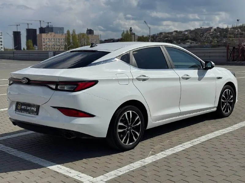 🚘 в продаже jac j7 год выпуска: 2023 пробег на табло: 78 854 км птс: электронный двигатель: 1.5 бензин трансмиссия: cvt vin: mx1j7aggxpk041484 цена: 910 000 руб. 📞 + 7 (938) 130-35-61 адрес: г. ростов-на-дону, тц «сиверс», пр. сиверса, 23 – как нас найти способы оплаты: — наличные; — кредит (20 банков); — безнал без ндс; — обмен на ваш авто. больше подробностей об авто и способах оплаты узнавайте у менеджера @autozaorndbot ___________ смотрите все авто в наличии – https://autozao. ru/ max. ru/auto_zao_rnd 💬 🗺️ присоединяйтесь к авто зао в других городах: — москва — краснодар — авто зао юг (новый регион) - фотография - 4