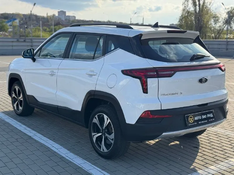 🚘 в продаже москвич 3 год выпуска: 2024 пробег на табло: 69 527 км птс: электронный двигатель: 1.5 бензин трансмиссия: cvt vin: x7lja13bac1008571 цена: 1 290 000 руб. 📞 + 7 (938) 130-35-61 адрес: г. ростов-на-дону, тц «сиверс», пр. сиверса, 23 – как нас найти способы оплаты: — наличные; — кредит (20 банков); — безнал без ндс; — обмен на ваш авто. больше подробностей об авто и способах оплаты узнавайте у менеджера @autozaorndbot ___________ смотрите все авто в наличии – https://autozao. ru/ max. ru/auto_zao_rnd 💬 🗺️ присоединяйтесь к авто зао в других городах: — москва — краснодар — авто зао юг (новый регион) - фотография - 2