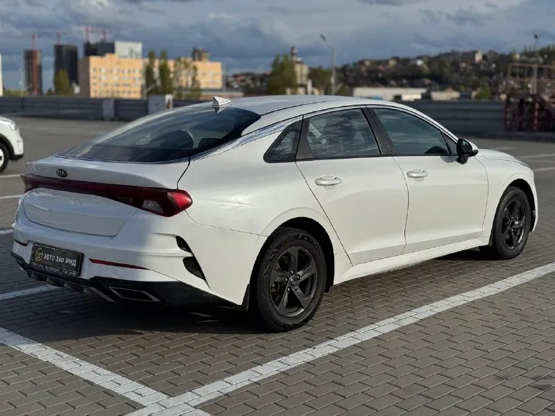 🚘 в продаже kia k5 год выпуска: 2021 пробег на табло: 63 743 км птс: электронный двигатель: 2.0 бензин трансмиссия: at vin: xweg2414bm0002559 цена: 1 670 000 руб. 📞 + 7 (938) 130-35-61 адрес: г. ростов-на-дону, тц «сиверс», пр. сиверса, 23 – как нас найти способы оплаты: — наличные; — кредит (20 банков); — безнал без ндс; — обмен на ваш авто. больше подробностей об авто и способах оплаты узнавайте у менеджера @autozaorndbot ___________ смотрите все авто в наличии – https://autozao. ru/ max. ru/auto_zao_rnd 💬 🗺️ присоединяйтесь к авто зао в других городах: — москва — краснодар — авто зао юг (новый регион) - фотография - 4