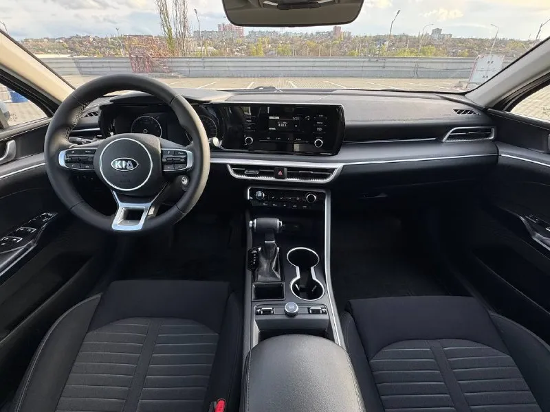 🚘 в продаже kia k5 год выпуска: 2021 пробег на табло: 63 743 км птс: электронный двигатель: 2.0 бензин трансмиссия: at vin: xweg2414bm0002559 цена: 1 670 000 руб. 📞 + 7 (938) 130-35-61 адрес: г. ростов-на-дону, тц «сиверс», пр. сиверса, 23 – как нас найти способы оплаты: — наличные; — кредит (20 банков); — безнал без ндс; — обмен на ваш авто. больше подробностей об авто и способах оплаты узнавайте у менеджера @autozaorndbot ___________ смотрите все авто в наличии – https://autozao. ru/ max. ru/auto_zao_rnd 💬 🗺️ присоединяйтесь к авто зао в других городах: — москва — краснодар — авто зао юг (новый регион) - фотография - 6