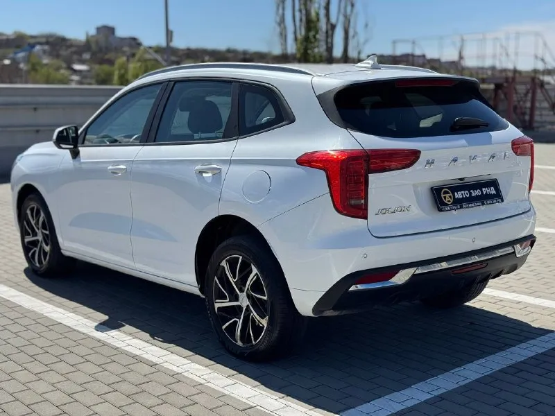 🚘 в продаже haval jolion год выпуска: 2022 пробег на табло: 73 359 км птс: электронный двигатель: 1.5 бензин трансмиссия: amt vin: xzgee04a9na822678 цена: 1 230 000 руб. 📞 + 7 (938) 130-35-61 адрес: г. ростов-на-дону, тц «сиверс», пр. сиверса, 23 – как нас найти способы оплаты: — наличные; — кредит (20 банков); — безнал без ндс; — обмен на ваш авто. больше подробностей об авто и способах оплаты узнавайте у менеджера @autozaorndbot ___________ смотрите все авто в наличии – https://autozao. ru/ max. ru/auto_zao_rnd 💬 🗺️ присоединяйтесь к авто зао в других городах: — москва — краснодар — авто зао юг (новый регион) - фотография - 3