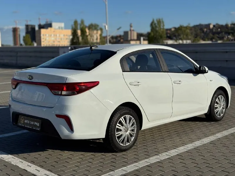 🚘 в продаже kia rio год выпуска: 2020 пробег на табло: 143 559 км птс: электронный двигатель: 1.4 бензин трансмиссия: at vin: z94c241ablr190974 цена: 850 000 руб. 📞 + 7 (938) 130-35-61 адрес: г. ростов-на-дону, тц «сиверс», пр. сиверса, 23 – как нас найти способы оплаты: — наличные; — кредит (20 банков); — безнал без ндс; — обмен на ваш авто. больше подробностей об авто и способах оплаты узнавайте у менеджера @autozaorndbot ___________ смотрите все авто в наличии – https://autozao. ru/ max. ru/auto_zao_rnd 💬 🗺️ присоединяйтесь к авто зао в других городах: — москва — краснодар — авто зао юг (новый регион) - фотография - 4