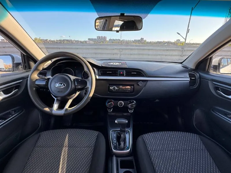 🚘 в продаже kia rio год выпуска: 2020 пробег на табло: 143 559 км птс: электронный двигатель: 1.4 бензин трансмиссия: at vin: z94c241ablr190974 цена: 850 000 руб. 📞 + 7 (938) 130-35-61 адрес: г. ростов-на-дону, тц «сиверс», пр. сиверса, 23 – как нас найти способы оплаты: — наличные; — кредит (20 банков); — безнал без ндс; — обмен на ваш авто. больше подробностей об авто и способах оплаты узнавайте у менеджера @autozaorndbot ___________ смотрите все авто в наличии – https://autozao. ru/ max. ru/auto_zao_rnd 💬 🗺️ присоединяйтесь к авто зао в других городах: — москва — краснодар — авто зао юг (новый регион) - фотография - 5