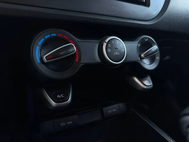 🚘 в продаже kia rio год выпуска: 2020 пробег на табло: 143 559 км птс: электронный двигатель: 1.4 бензин трансмиссия: at vin: z94c241ablr190974 цена: 850 000 руб. 📞 + 7 (938) 130-35-61 адрес: г. ростов-на-дону, тц «сиверс», пр. сиверса, 23 – как нас найти способы оплаты: — наличные; — кредит (20 банков); — безнал без ндс; — обмен на ваш авто. больше подробностей об авто и способах оплаты узнавайте у менеджера @autozaorndbot ___________ смотрите все авто в наличии – https://autozao. ru/ max. ru/auto_zao_rnd 💬 🗺️ присоединяйтесь к авто зао в других городах: — москва — краснодар — авто зао юг (новый регион) - фотография - 6