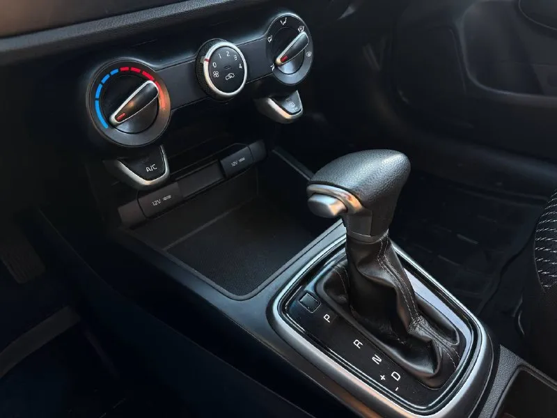 🚘 в продаже kia rio год выпуска: 2020 пробег на табло: 143 559 км птс: электронный двигатель: 1.4 бензин трансмиссия: at vin: z94c241ablr190974 цена: 850 000 руб. 📞 + 7 (938) 130-35-61 адрес: г. ростов-на-дону, тц «сиверс», пр. сиверса, 23 – как нас найти способы оплаты: — наличные; — кредит (20 банков); — безнал без ндс; — обмен на ваш авто. больше подробностей об авто и способах оплаты узнавайте у менеджера @autozaorndbot ___________ смотрите все авто в наличии – https://autozao. ru/ max. ru/auto_zao_rnd 💬 🗺️ присоединяйтесь к авто зао в других городах: — москва — краснодар — авто зао юг (новый регион) - фотография - 7