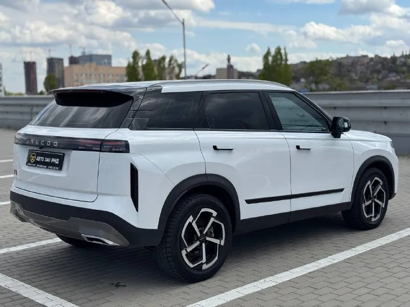 🚘 в продаже jaecoo j7 год выпуска: 2025 пробег на табло: 15 449 км птс: электронный двигатель: 1.6 бензин трансмиссия: aмт vin: edxdb21b2sc031466 цена: 2 100 000 руб. 📞 + 7 (938) 130-35-61 адрес: г. ростов-на-дону, тц «сиверс», пр. сиверса, 23 – как нас найти способы оплаты: — наличные; — кредит (20 банков); — безнал без ндс; — обмен на ваш авто. больше подробностей об авто и способах оплаты узнавайте у менеджера @autozaorndbot ___________ смотрите все авто в наличии – https://autozao. ru/ max. ru/auto_zao_rnd 💬 🗺️ присоединяйтесь к авто зао в других городах: — москва — краснодар — авто зао юг (новый регион) - фотография - 3