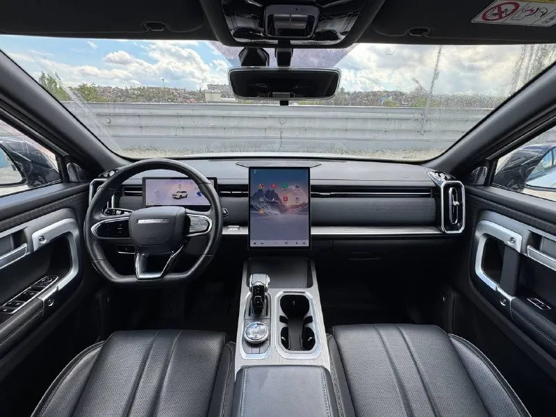 🚘 в продаже jaecoo j7 год выпуска: 2025 пробег на табло: 15 449 км птс: электронный двигатель: 1.6 бензин трансмиссия: aмт vin: edxdb21b2sc031466 цена: 2 100 000 руб. 📞 + 7 (938) 130-35-61 адрес: г. ростов-на-дону, тц «сиверс», пр. сиверса, 23 – как нас найти способы оплаты: — наличные; — кредит (20 банков); — безнал без ндс; — обмен на ваш авто. больше подробностей об авто и способах оплаты узнавайте у менеджера @autozaorndbot ___________ смотрите все авто в наличии – https://autozao. ru/ max. ru/auto_zao_rnd 💬 🗺️ присоединяйтесь к авто зао в других городах: — москва — краснодар — авто зао юг (новый регион) - фотография - 4
