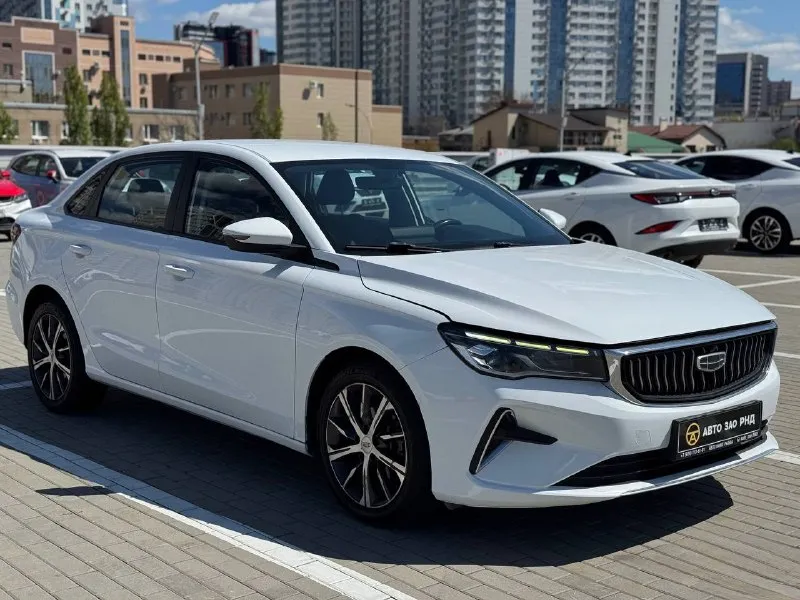 🚘 в продаже geely emgrand год выпуска: 2022 пробег на табло: 56 431 км птс: электронный двигатель: 1.5 бензин трансмиссия: cvt vin: lb3f31020pg012679 цена: 1 100 000 новая цена: 1 080 000 руб. 📞 + 7 (938) 130-35-61 адрес: г. ростов-на-дону, тц «сиверс», пр. сиверса, 23 – как нас найти способы оплаты: — наличные; — кредит (20 банков); — безнал без ндс; — обмен на ваш авто. больше подробностей об авто и способах оплаты узнавайте у менеджера @autozaorndbot ___________ смотрите все авто в наличии – https://autozao. ru/ max. ru/auto_zao_rnd 💬 🗺️ присоединяйтесь к авто зао в других городах: — москва — краснодар — авто зао юг (новый регион) - фотография - 2
