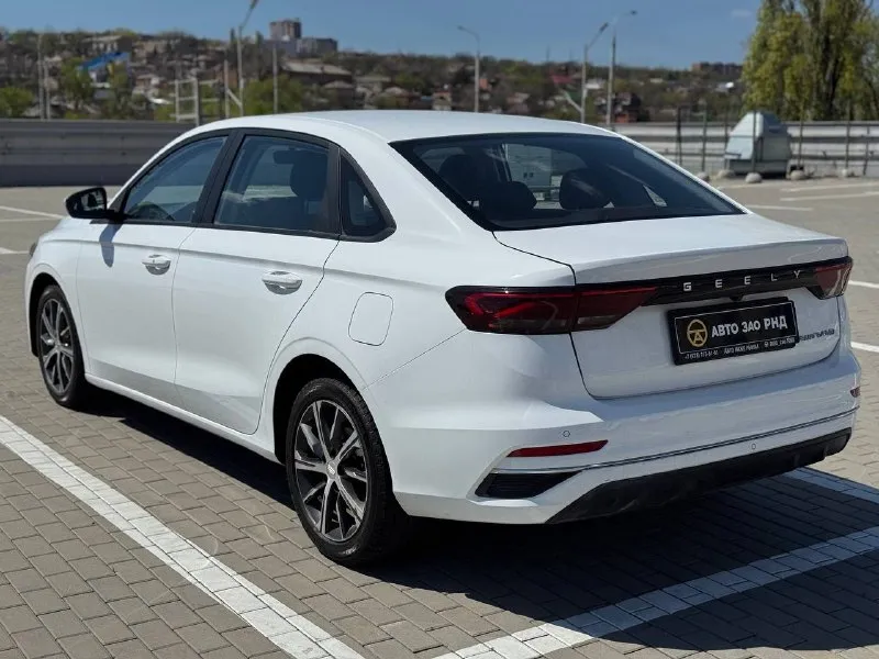 🚘 в продаже geely emgrand год выпуска: 2022 пробег на табло: 56 431 км птс: электронный двигатель: 1.5 бензин трансмиссия: cvt vin: lb3f31020pg012679 цена: 1 100 000 новая цена: 1 080 000 руб. 📞 + 7 (938) 130-35-61 адрес: г. ростов-на-дону, тц «сиверс», пр. сиверса, 23 – как нас найти способы оплаты: — наличные; — кредит (20 банков); — безнал без ндс; — обмен на ваш авто. больше подробностей об авто и способах оплаты узнавайте у менеджера @autozaorndbot ___________ смотрите все авто в наличии – https://autozao. ru/ max. ru/auto_zao_rnd 💬 🗺️ присоединяйтесь к авто зао в других городах: — москва — краснодар — авто зао юг (новый регион) - фотография - 3