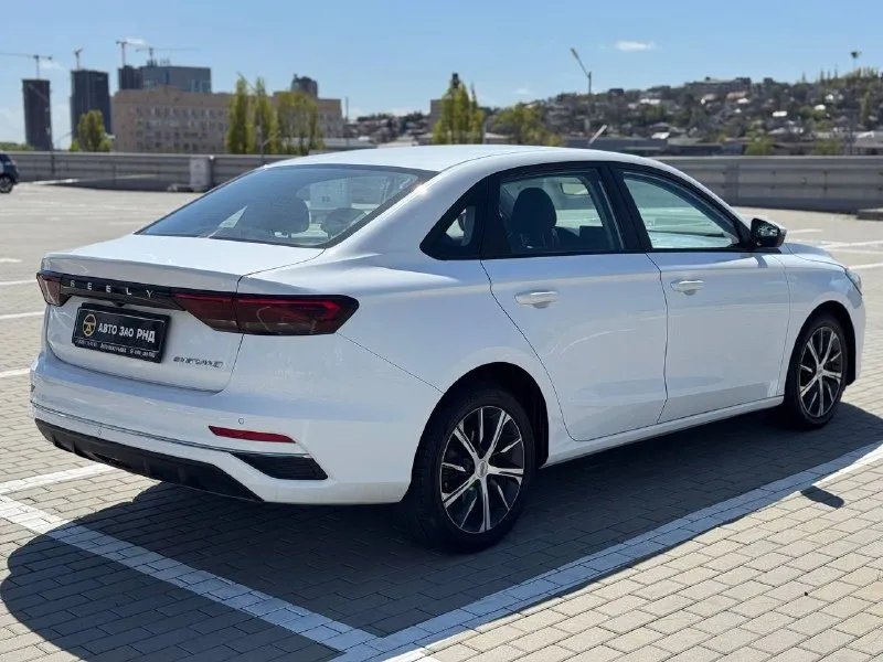 🚘 в продаже geely emgrand год выпуска: 2022 пробег на табло: 56 431 км птс: электронный двигатель: 1.5 бензин трансмиссия: cvt vin: lb3f31020pg012679 цена: 1 100 000 новая цена: 1 080 000 руб. 📞 + 7 (938) 130-35-61 адрес: г. ростов-на-дону, тц «сиверс», пр. сиверса, 23 – как нас найти способы оплаты: — наличные; — кредит (20 банков); — безнал без ндс; — обмен на ваш авто. больше подробностей об авто и способах оплаты узнавайте у менеджера @autozaorndbot ___________ смотрите все авто в наличии – https://autozao. ru/ max. ru/auto_zao_rnd 💬 🗺️ присоединяйтесь к авто зао в других городах: — москва — краснодар — авто зао юг (новый регион) - фотография - 4
