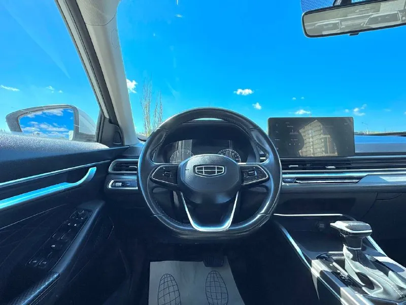🚘 в продаже geely emgrand год выпуска: 2022 пробег на табло: 56 431 км птс: электронный двигатель: 1.5 бензин трансмиссия: cvt vin: lb3f31020pg012679 цена: 1 100 000 новая цена: 1 080 000 руб. 📞 + 7 (938) 130-35-61 адрес: г. ростов-на-дону, тц «сиверс», пр. сиверса, 23 – как нас найти способы оплаты: — наличные; — кредит (20 банков); — безнал без ндс; — обмен на ваш авто. больше подробностей об авто и способах оплаты узнавайте у менеджера @autozaorndbot ___________ смотрите все авто в наличии – https://autozao. ru/ max. ru/auto_zao_rnd 💬 🗺️ присоединяйтесь к авто зао в других городах: — москва — краснодар — авто зао юг (новый регион) - фотография - 7