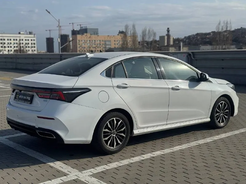 🚘 в продаже omoda s5 год выпуска: 2023 пробег на табло: 43 409 км птс: электронный двигатель: 1.5 бензин трансмиссия: cvt vin: lvvdc21b5pd207304 цена: 1 020 000 новая цена: 1 000 000 руб. 📞 + 7 (938) 130-35-61 адрес: г. ростов-на-дону, тц «сиверс», пр. сиверса, 23 – как нас найти способы оплаты: — наличные; — кредит (20 банков); — безнал без ндс; — обмен на ваш авто. больше подробностей об авто и способах оплаты узнавайте у менеджера @autozaorndbot ___________ смотрите все авто в наличии – https://autozao. ru/ max. ru/auto_zao_rnd 💬 🗺️ присоединяйтесь к авто зао в других городах: — москва — краснодар — авто зао юг (новый регион) - фотография - 4