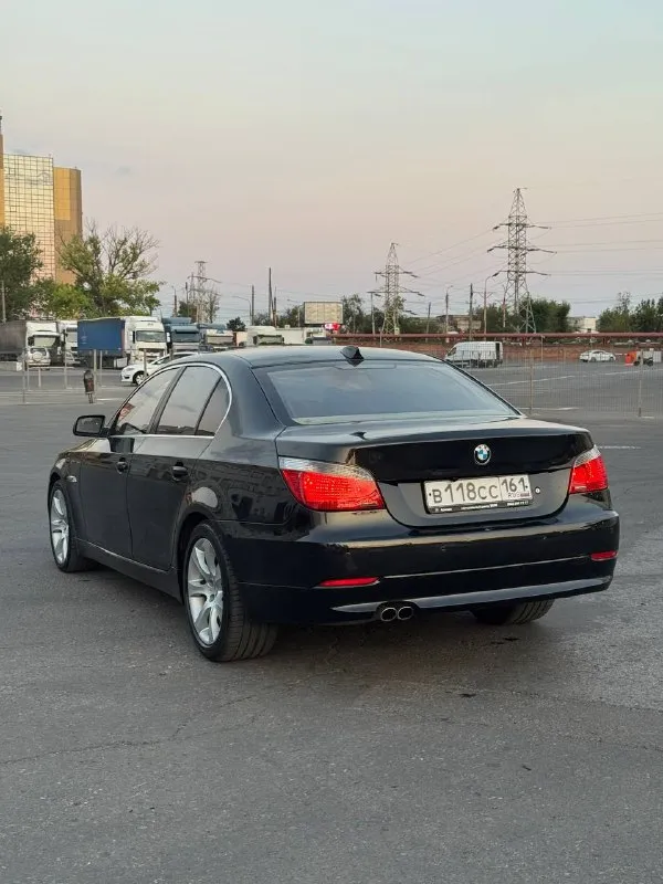 Бмв 5я серия в кузове е60 год выпуска 2003 мотор 3 литра 231 л. с. м54b30 акпп 6ти ступка zf пробег 325.000 км. последние 8 лет в одних руках полный фарш, в том числе опция dynamic drive установлена магнитола android с камерой заднего вида машина полностью обслужена (500 км назад заменено масло, месяц назад сделана химчистка салона) цена 1.150.000 осмотр - ростов-на-дону телефон для связи 8-989-633-84-31 - фотография - 4