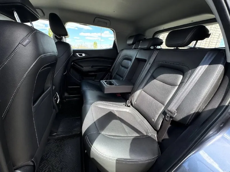 🚘 в продаже chery tiggo 4 год выпуска: 2022 пробег на табло: 68 148 км птс: электронный двигатель: 1.5 бензин трансмиссия: амт vin: lvvdb21bxnd278725 цена: 1 090 000 руб. 📞 + 7 (938) 130-35-61 адрес: г. ростов-на-дону, тц «сиверс», пр. сиверса, 23 – как нас найти способы оплаты: — наличные; — кредит (20 банков); — безнал без ндс; — обмен на ваш авто. больше подробностей об авто и способах оплаты узнавайте у менеджера @autozaorndbot ___________ смотрите все авто в наличии – https://autozao. ru/ max. ru/auto_zao_rnd 💬 🗺️ присоединяйтесь к авто зао в других городах: — москва — краснодар — авто зао юг (новый регион) - фотография - 7