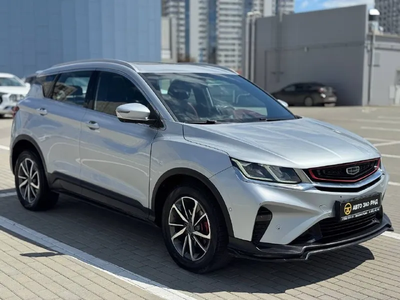 🚘 в продаже geely coolray год выпуска: 2022 пробег на табло: 71 362 км птс: электронный двигатель: 1.5 бензин трансмиссия: amt vin: y4k8622z6nb905933 цена: 1 440 000 руб. 📞 + 7 (938) 130-35-61 адрес: г. ростов-на-дону, тц «сиверс», пр. сиверса, 23 – как нас найти способы оплаты: — наличные; — кредит (20 банков); — безнал без ндс; — обмен на ваш авто. больше подробностей об авто и способах оплаты узнавайте у менеджера @autozaorndbot ___________ смотрите все авто в наличии – https://autozao. ru/ max. ru/auto_zao_rnd 💬 🗺️ присоединяйтесь к авто зао в других городах: — москва — краснодар — авто зао юг (новый регион) - фотография - 2