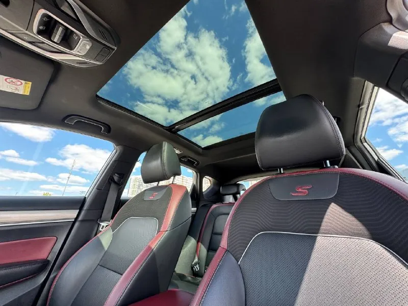 🚘 в продаже geely coolray год выпуска: 2022 пробег на табло: 71 362 км птс: электронный двигатель: 1.5 бензин трансмиссия: amt vin: y4k8622z6nb905933 цена: 1 440 000 руб. 📞 + 7 (938) 130-35-61 адрес: г. ростов-на-дону, тц «сиверс», пр. сиверса, 23 – как нас найти способы оплаты: — наличные; — кредит (20 банков); — безнал без ндс; — обмен на ваш авто. больше подробностей об авто и способах оплаты узнавайте у менеджера @autozaorndbot ___________ смотрите все авто в наличии – https://autozao. ru/ max. ru/auto_zao_rnd 💬 🗺️ присоединяйтесь к авто зао в других городах: — москва — краснодар — авто зао юг (новый регион) - фотография - 6
