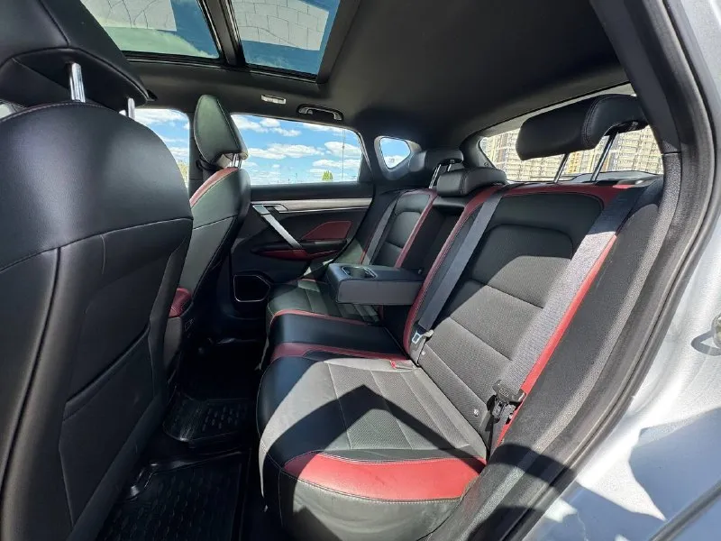 🚘 в продаже geely coolray год выпуска: 2022 пробег на табло: 71 362 км птс: электронный двигатель: 1.5 бензин трансмиссия: amt vin: y4k8622z6nb905933 цена: 1 440 000 руб. 📞 + 7 (938) 130-35-61 адрес: г. ростов-на-дону, тц «сиверс», пр. сиверса, 23 – как нас найти способы оплаты: — наличные; — кредит (20 банков); — безнал без ндс; — обмен на ваш авто. больше подробностей об авто и способах оплаты узнавайте у менеджера @autozaorndbot ___________ смотрите все авто в наличии – https://autozao. ru/ max. ru/auto_zao_rnd 💬 🗺️ присоединяйтесь к авто зао в других городах: — москва — краснодар — авто зао юг (новый регион) - фотография - 7