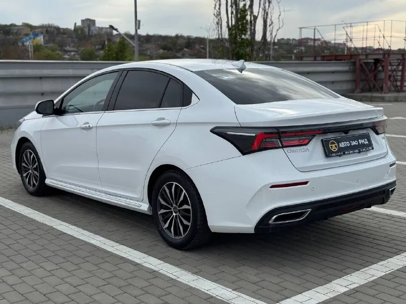 🚘 в продаже omoda s5 год выпуска: 2023 пробег на табло: 47 701 км птс: электронный, юр. чистый двигатель: 1.5 бензин трансмиссия: cvt vin: lvvdc21b1pd207428 цена: 1 070 000 руб. 📞 + 7 (938) 130-35-61 адрес: г. ростов-на-дону, тц «сиверс», пр. сиверса, 23 – как нас найти способы оплаты: — наличные; — кредит (20 банков); — безнал без ндс; — обмен на ваш авто. больше подробностей об авто и способах оплаты узнавайте у менеджера @autozaorndbot ___________ смотрите все авто в наличии – https://autozao. ru/ max. ru/auto_zao_rnd 💬 🗺️ присоединяйтесь к авто зао в других городах: — москва — краснодар — авто зао юг (новый регион) - фотография - 2