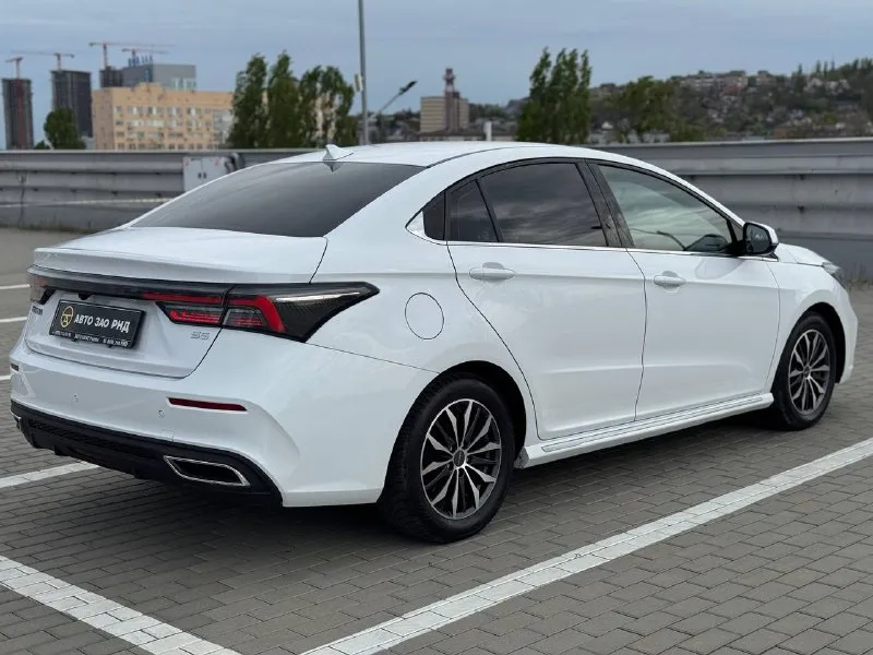 🚘 в продаже omoda s5 год выпуска: 2023 пробег на табло: 47 701 км птс: электронный, юр. чистый двигатель: 1.5 бензин трансмиссия: cvt vin: lvvdc21b1pd207428 цена: 1 070 000 руб. 📞 + 7 (938) 130-35-61 адрес: г. ростов-на-дону, тц «сиверс», пр. сиверса, 23 – как нас найти способы оплаты: — наличные; — кредит (20 банков); — безнал без ндс; — обмен на ваш авто. больше подробностей об авто и способах оплаты узнавайте у менеджера @autozaorndbot ___________ смотрите все авто в наличии – https://autozao. ru/ max. ru/auto_zao_rnd 💬 🗺️ присоединяйтесь к авто зао в других городах: — москва — краснодар — авто зао юг (новый регион) - фотография - 3