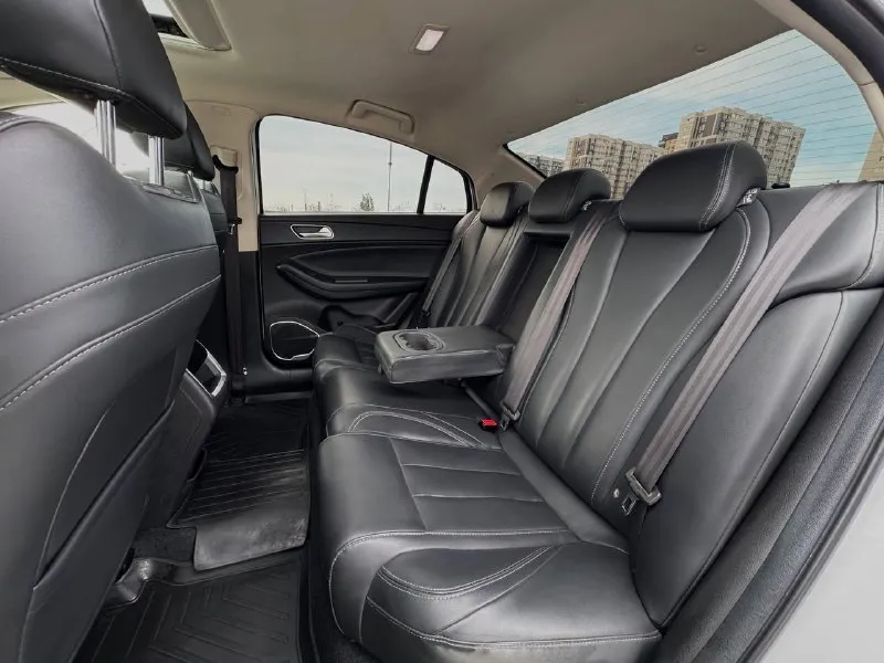 🚘 в продаже omoda s5 год выпуска: 2023 пробег на табло: 47 701 км птс: электронный, юр. чистый двигатель: 1.5 бензин трансмиссия: cvt vin: lvvdc21b1pd207428 цена: 1 070 000 руб. 📞 + 7 (938) 130-35-61 адрес: г. ростов-на-дону, тц «сиверс», пр. сиверса, 23 – как нас найти способы оплаты: — наличные; — кредит (20 банков); — безнал без ндс; — обмен на ваш авто. больше подробностей об авто и способах оплаты узнавайте у менеджера @autozaorndbot ___________ смотрите все авто в наличии – https://autozao. ru/ max. ru/auto_zao_rnd 💬 🗺️ присоединяйтесь к авто зао в других городах: — москва — краснодар — авто зао юг (новый регион) - фотография - 8