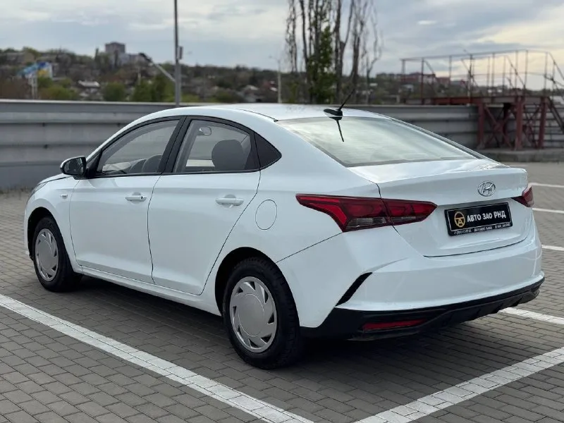 🚘 в продаже hyundai solaris год выпуска: 2020 пробег на табло: 137 745 км птс: электронный, юр. чистый двигатель: 1.4 бензин трансмиссия: at vin: z94k241bbmr259909 цена: 860 000 руб. 📞 + 7 (938) 130-35-61 адрес: г. ростов-на-дону, тц «сиверс», пр. сиверса, 23 – как нас найти способы оплаты: — наличные; — кредит (20 банков); — безнал без ндс; — обмен на ваш авто. больше подробностей об авто и способах оплаты узнавайте у менеджера @autozaorndbot ___________ смотрите все авто в наличии – https://autozao. ru/ max. ru/auto_zao_rnd 💬 🗺️ присоединяйтесь к авто зао в других городах: — москва — краснодар — авто зао юг (новый регион) - фотография - 3