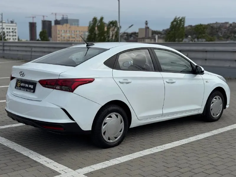 🚘 в продаже hyundai solaris год выпуска: 2020 пробег на табло: 137 745 км птс: электронный, юр. чистый двигатель: 1.4 бензин трансмиссия: at vin: z94k241bbmr259909 цена: 860 000 руб. 📞 + 7 (938) 130-35-61 адрес: г. ростов-на-дону, тц «сиверс», пр. сиверса, 23 – как нас найти способы оплаты: — наличные; — кредит (20 банков); — безнал без ндс; — обмен на ваш авто. больше подробностей об авто и способах оплаты узнавайте у менеджера @autozaorndbot ___________ смотрите все авто в наличии – https://autozao. ru/ max. ru/auto_zao_rnd 💬 🗺️ присоединяйтесь к авто зао в других городах: — москва — краснодар — авто зао юг (новый регион) - фотография - 4