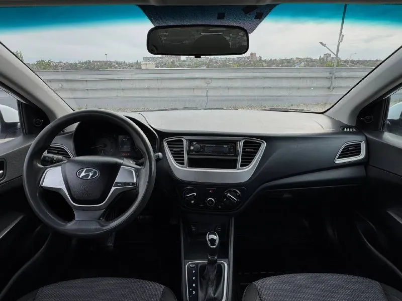 🚘 в продаже hyundai solaris год выпуска: 2020 пробег на табло: 137 745 км птс: электронный, юр. чистый двигатель: 1.4 бензин трансмиссия: at vin: z94k241bbmr259909 цена: 860 000 руб. 📞 + 7 (938) 130-35-61 адрес: г. ростов-на-дону, тц «сиверс», пр. сиверса, 23 – как нас найти способы оплаты: — наличные; — кредит (20 банков); — безнал без ндс; — обмен на ваш авто. больше подробностей об авто и способах оплаты узнавайте у менеджера @autozaorndbot ___________ смотрите все авто в наличии – https://autozao. ru/ max. ru/auto_zao_rnd 💬 🗺️ присоединяйтесь к авто зао в других городах: — москва — краснодар — авто зао юг (новый регион) - фотография - 5