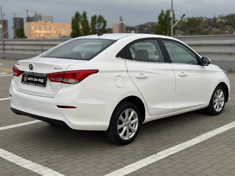 🚘 в продаже changan alsvin год выпуска: 2023 пробег на табло: 63 107 км птс: электронный, юр. чистый двигатель: 1.5 бензин трансмиссия: aмт vin: ls5a2ase2pd926879 цена: 810 000 руб. 📞 + 7 (938) 130-35-61 адрес: г. ростов-на-дону, тц «сиверс», пр. сиверса, 23 – как нас найти способы оплаты: — наличные; — кредит (20 банков); — безнал без ндс; — обмен на ваш авто. больше подробностей об авто и способах оплаты узнавайте у менеджера @autozaorndbot ___________ смотрите все авто в наличии – https://autozao. ru/ max. ru/auto_zao_rnd 💬 🗺️ присоединяйтесь к авто зао в других городах: — москва — краснодар — авто зао юг (новый регион) - фотография - 4
