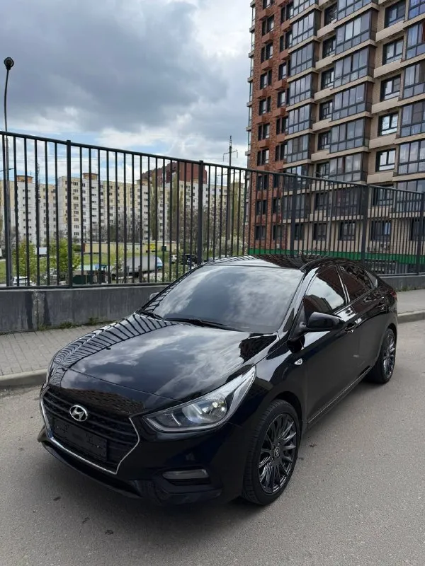 В продаже от собственника! hyundai solaris, 2019 год, 1,6 ат по технической части вложений не требует, пробег родной 159.000 тыс км. катализатор удалён на 90 тыс, цепь заменена на 130 тыс, замена масла каждые 7-8 тыс км. я второй собственник, перед покупкой делал полностью диагностику и эндоскопию, всё отлично. автомобиль масла не расходует от слова совсем. кузов недавно был отполирован и покрыт керамикой, по электрике всё исправно, подогревы сидений и руля работают. кондиционер обслужен перед летом. автомат переключает без пинков. по ходовой без нареканий. два комплекта колёс, лето р17 диски на летней резине (резина на докат) и штампованные диски на зимней резине. из косяков: трещина на лобовом (обзору не мешает, на учёт поставил без проблем, всё остекление оригинальное) и есть косячки по лкп в силу возраста в виде сколов и царапин. цена 1.270.000₽ торг +79518286540 - фотография - 1