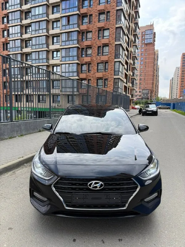 В продаже от собственника! hyundai solaris, 2019 год, 1,6 ат по технической части вложений не требует, пробег родной 159.000 тыс км. катализатор удалён на 90 тыс, цепь заменена на 130 тыс, замена масла каждые 7-8 тыс км. я второй собственник, перед покупкой делал полностью диагностику и эндоскопию, всё отлично. автомобиль масла не расходует от слова совсем. кузов недавно был отполирован и покрыт керамикой, по электрике всё исправно, подогревы сидений и руля работают. кондиционер обслужен перед летом. автомат переключает без пинков. по ходовой без нареканий. два комплекта колёс, лето р17 диски на летней резине (резина на докат) и штампованные диски на зимней резине. из косяков: трещина на лобовом (обзору не мешает, на учёт поставил без проблем, всё остекление оригинальное) и есть косячки по лкп в силу возраста в виде сколов и царапин. цена 1.270.000₽ торг +79518286540 - фотография - 2