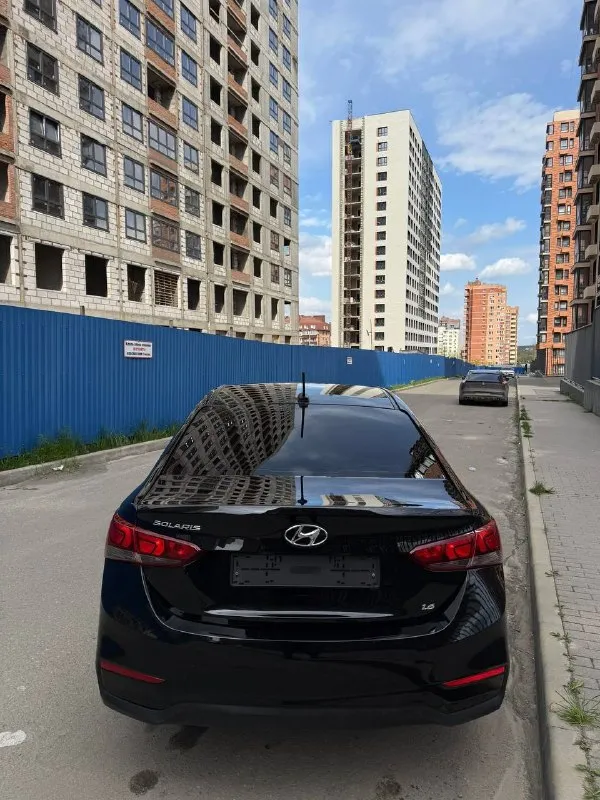 В продаже от собственника! hyundai solaris, 2019 год, 1,6 ат по технической части вложений не требует, пробег родной 159.000 тыс км. катализатор удалён на 90 тыс, цепь заменена на 130 тыс, замена масла каждые 7-8 тыс км. я второй собственник, перед покупкой делал полностью диагностику и эндоскопию, всё отлично. автомобиль масла не расходует от слова совсем. кузов недавно был отполирован и покрыт керамикой, по электрике всё исправно, подогревы сидений и руля работают. кондиционер обслужен перед летом. автомат переключает без пинков. по ходовой без нареканий. два комплекта колёс, лето р17 диски на летней резине (резина на докат) и штампованные диски на зимней резине. из косяков: трещина на лобовом (обзору не мешает, на учёт поставил без проблем, всё остекление оригинальное) и есть косячки по лкп в силу возраста в виде сколов и царапин. цена 1.270.000₽ торг +79518286540 - фотография - 3