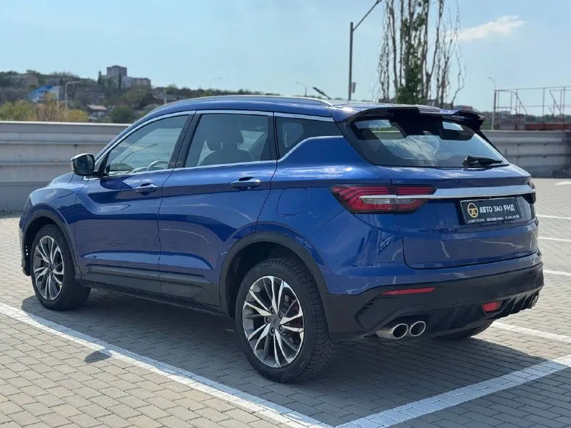 🚘 в продаже geely coolray год выпуска: 2022 пробег на табло: 61 835 км птс: электронный, юр. чистый двигатель: 1.5 бензин трансмиссия: aмт vin: y4k8622z6nb906905 цена: 1 440 000 руб. 📞 + 7 (938) 130-35-61 адрес: г. ростов-на-дону, тц «сиверс», пр. сиверса, 23 – как нас найти способы оплаты: — наличные; — кредит (20 банков); — безнал без ндс; — обмен на ваш авто. больше подробностей об авто и способах оплаты узнавайте у менеджера @autozaorndbot ___________ смотрите все авто в наличии – https://autozao. ru/ max. ru/auto_zao_rnd 💬 🗺️ присоединяйтесь к авто зао в других городах: — москва — краснодар — авто зао юг (новый регион) - фотография - 3
