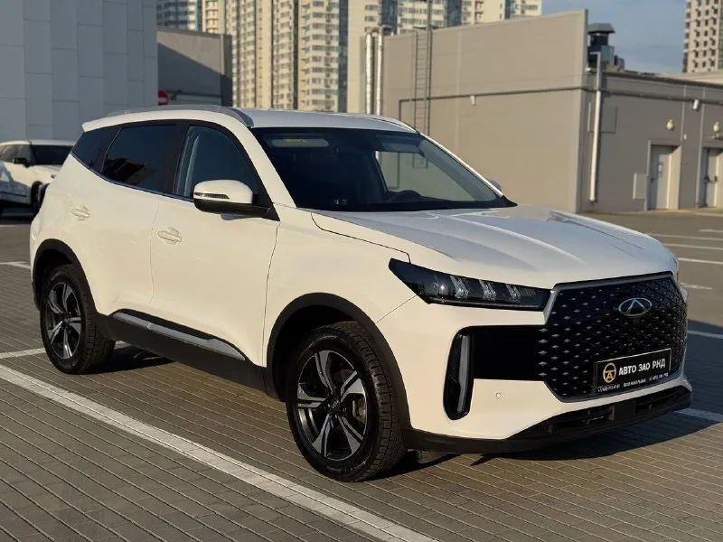 🚘 в продаже chery tiggo 4 год выпуска: 2025 пробег на табло: 21 427 км птс: электронный, юр. чистый двигатель: 1.5 бензин трансмиссия: aмт vin: ededb21bxsc014665 цена: 1 730 000 руб. 📞 + 7 (938) 130-35-61 адрес: г. ростов-на-дону, тц «сиверс», пр. сиверса, 23 – как нас найти способы оплаты: — наличные; — кредит (20 банков); — безнал без ндс; — обмен на ваш авто. больше подробностей об авто и способах оплаты узнавайте у менеджера @autozaorndbot ___________ смотрите все авто в наличии – https://autozao. ru/ max. ru/auto_zao_rnd 💬 🗺️ присоединяйтесь к авто зао в других городах: — москва — краснодар — авто зао юг (новый регион) - фотография - 2