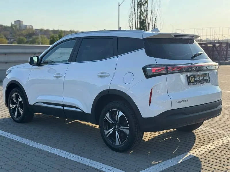 🚘 в продаже chery tiggo 4 год выпуска: 2025 пробег на табло: 21 427 км птс: электронный, юр. чистый двигатель: 1.5 бензин трансмиссия: aмт vin: ededb21bxsc014665 цена: 1 730 000 руб. 📞 + 7 (938) 130-35-61 адрес: г. ростов-на-дону, тц «сиверс», пр. сиверса, 23 – как нас найти способы оплаты: — наличные; — кредит (20 банков); — безнал без ндс; — обмен на ваш авто. больше подробностей об авто и способах оплаты узнавайте у менеджера @autozaorndbot ___________ смотрите все авто в наличии – https://autozao. ru/ max. ru/auto_zao_rnd 💬 🗺️ присоединяйтесь к авто зао в других городах: — москва — краснодар — авто зао юг (новый регион) - фотография - 3