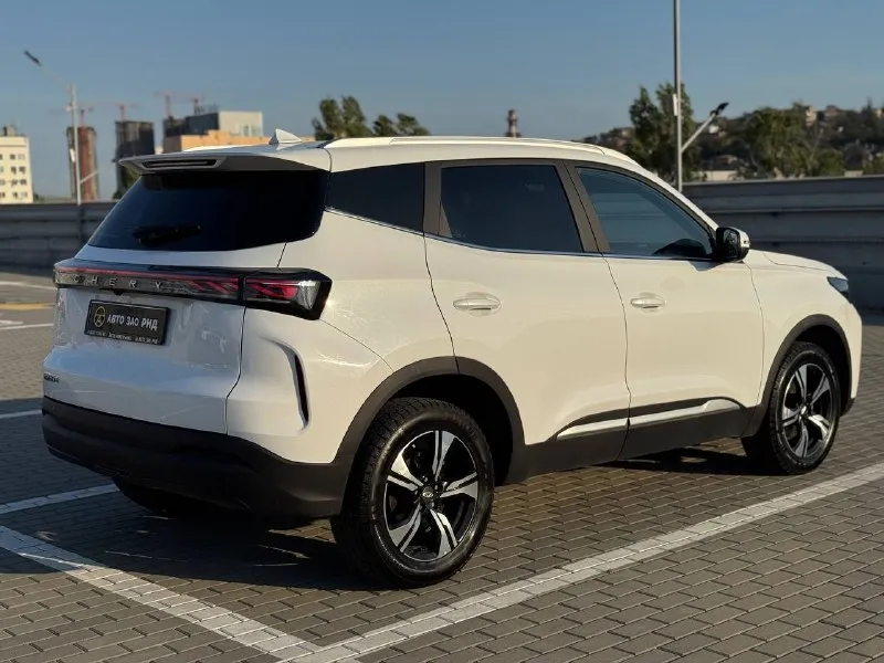 🚘 в продаже chery tiggo 4 год выпуска: 2025 пробег на табло: 21 427 км птс: электронный, юр. чистый двигатель: 1.5 бензин трансмиссия: aмт vin: ededb21bxsc014665 цена: 1 730 000 руб. 📞 + 7 (938) 130-35-61 адрес: г. ростов-на-дону, тц «сиверс», пр. сиверса, 23 – как нас найти способы оплаты: — наличные; — кредит (20 банков); — безнал без ндс; — обмен на ваш авто. больше подробностей об авто и способах оплаты узнавайте у менеджера @autozaorndbot ___________ смотрите все авто в наличии – https://autozao. ru/ max. ru/auto_zao_rnd 💬 🗺️ присоединяйтесь к авто зао в других городах: — москва — краснодар — авто зао юг (новый регион) - фотография - 4
