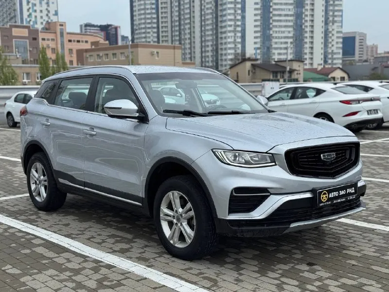 🚘 в продаже geely atlas pro год выпуска: 2023 пробег на табло: 71 059 км птс: электронный двигатель: 1.5 бензин трансмиссия: at vin: y4k8722z9pb305133 цена: 1 430 000 новая цена: 1 390 000 руб. 📞 + 7 (938) 130-35-61 адрес: г. ростов-на-дону, тц «сиверс», пр. сиверса, 23 – как нас найти способы оплаты: — наличные; — кредит (20 банков); — безнал без ндс; — обмен на ваш авто. больше подробностей об авто и способах оплаты узнавайте у менеджера @autozaorndbot ___________ смотрите все авто в наличии – https://autozao. ru/ max. ru/auto_zao_rnd 💬 🗺️ присоединяйтесь к авто зао в других городах: — москва — краснодар — авто зао юг (новый регион) - фотография - 2