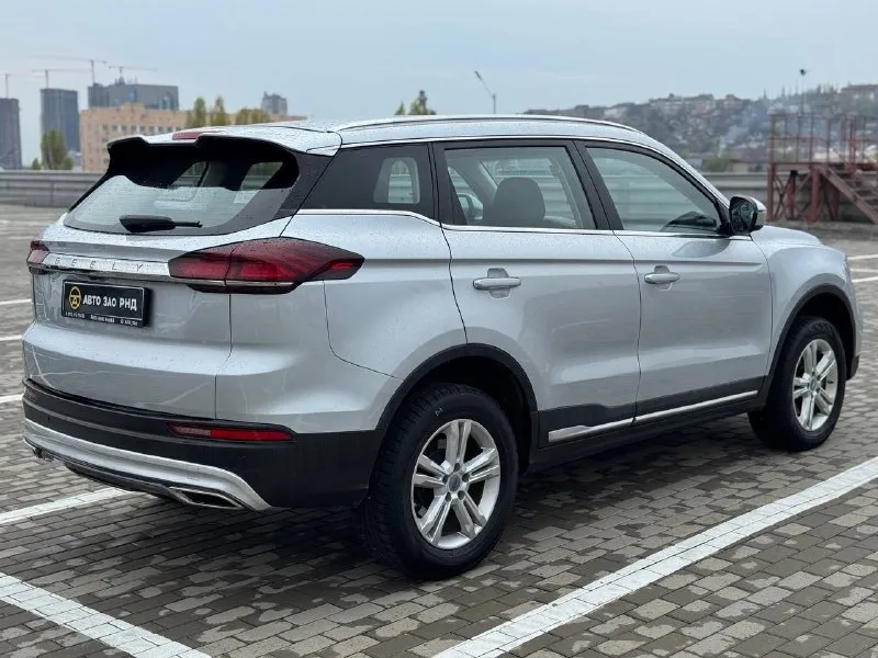 🚘 в продаже geely atlas pro год выпуска: 2023 пробег на табло: 71 059 км птс: электронный двигатель: 1.5 бензин трансмиссия: at vin: y4k8722z9pb305133 цена: 1 430 000 новая цена: 1 390 000 руб. 📞 + 7 (938) 130-35-61 адрес: г. ростов-на-дону, тц «сиверс», пр. сиверса, 23 – как нас найти способы оплаты: — наличные; — кредит (20 банков); — безнал без ндс; — обмен на ваш авто. больше подробностей об авто и способах оплаты узнавайте у менеджера @autozaorndbot ___________ смотрите все авто в наличии – https://autozao. ru/ max. ru/auto_zao_rnd 💬 🗺️ присоединяйтесь к авто зао в других городах: — москва — краснодар — авто зао юг (новый регион) - фотография - 4