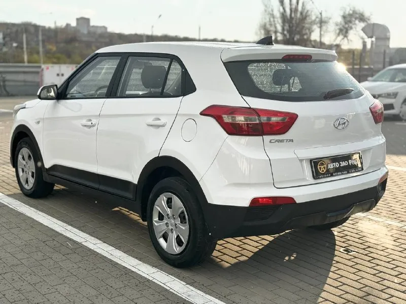 🚘 в продаже hyundai creta год выпуска: 2019 пробег на табло: 72 577 км птс: оригинальный двигатель: 1.6 бензин трансмиссия: ат vin: z94g2811blr212073 цена: 1 100 000 новая цена: 1 090 000 руб. 📞 + 7 (938) 130-35-61 адрес: г. ростов-на-дону, тц «сиверс», пр. сиверса, 23 – как нас найти способы оплаты: — наличные; — кредит (20 банков); — безнал без ндс; — обмен на ваш авто. больше подробностей об авто и способах оплаты узнавайте у менеджера @autozaorndbot ___________ смотрите все авто в наличии – https://autozao. ru/ max. ru/auto_zao_rnd 💬 🗺️ присоединяйтесь к авто зао в других городах: — москва — краснодар — авто зао юг (новый регион) - фотография - 1
