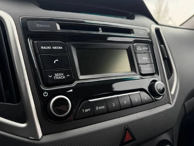 🚘 в продаже hyundai creta год выпуска: 2019 пробег на табло: 72 577 км птс: оригинальный двигатель: 1.6 бензин трансмиссия: ат vin: z94g2811blr212073 цена: 1 100 000 новая цена: 1 090 000 руб. 📞 + 7 (938) 130-35-61 адрес: г. ростов-на-дону, тц «сиверс», пр. сиверса, 23 – как нас найти способы оплаты: — наличные; — кредит (20 банков); — безнал без ндс; — обмен на ваш авто. больше подробностей об авто и способах оплаты узнавайте у менеджера @autozaorndbot ___________ смотрите все авто в наличии – https://autozao. ru/ max. ru/auto_zao_rnd 💬 🗺️ присоединяйтесь к авто зао в других городах: — москва — краснодар — авто зао юг (новый регион) - фотография - 4