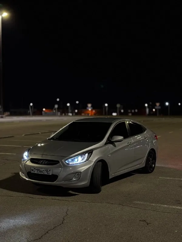 Hyundai solaris 2011 900.000₽ акпп 1.6 195000 ростов-на-дону 89044499918 обслуженная живая машина, 1 хозяин, масло менялось каждые 8000км, мотор и коробка в идеале, родной пробег, есть пара моментов по кузову, лето-литые, зима-штамповка с колпаками, по всем вопросам пишите или звоните, без дтп, машина в семье с момента покупки с салона в 2011г, рынок мониторю, за 750-800 крученные пробеги, пустые комплектации, адекватно оцениваю автомобиль по телефону не торгуюсь - фотография - 1