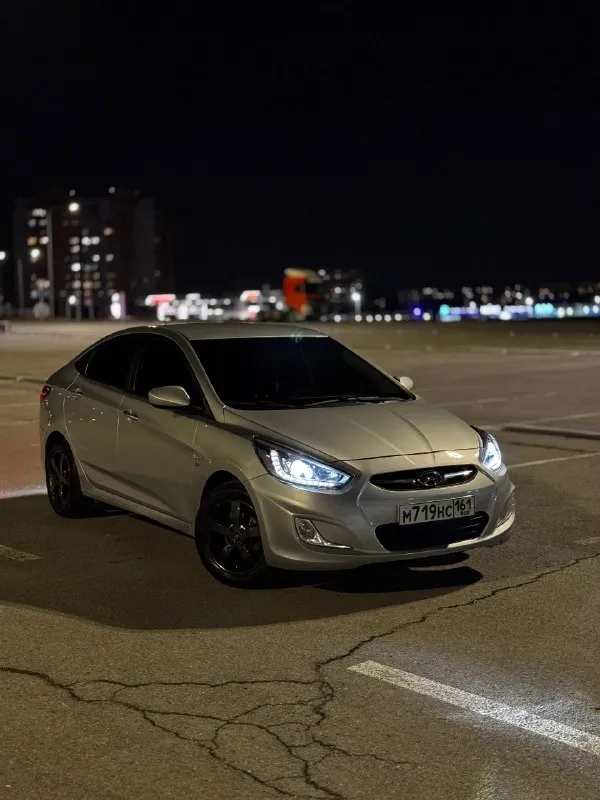 Hyundai solaris 2011 900.000₽ акпп 1.6 195000 ростов-на-дону 89044499918 обслуженная живая машина, 1 хозяин, масло менялось каждые 8000км, мотор и коробка в идеале, родной пробег, есть пара моментов по кузову, лето-литые, зима-штамповка с колпаками, по всем вопросам пишите или звоните, без дтп, машина в семье с момента покупки с салона в 2011г, рынок мониторю, за 750-800 крученные пробеги, пустые комплектации, адекватно оцениваю автомобиль по телефону не торгуюсь - фотография - 3