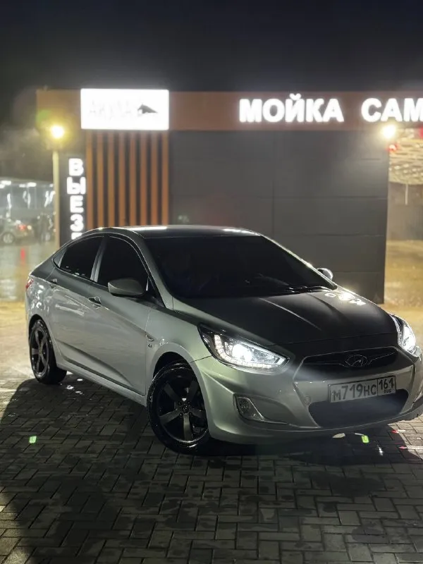 Hyundai solaris 2011 900.000₽ акпп 1.6 195000 ростов-на-дону 89044499918 обслуженная живая машина, 1 хозяин, масло менялось каждые 8000км, мотор и коробка в идеале, родной пробег, есть пара моментов по кузову, лето-литые, зима-штамповка с колпаками, по всем вопросам пишите или звоните, без дтп, машина в семье с момента покупки с салона в 2011г, рынок мониторю, за 750-800 крученные пробеги, пустые комплектации, адекватно оцениваю автомобиль по телефону не торгуюсь - фотография - 7
