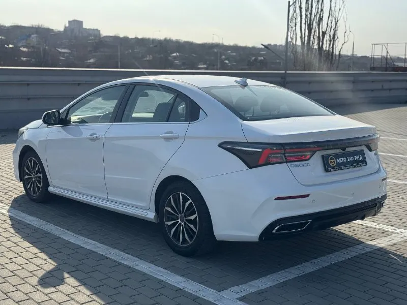 🚘 в продаже omoda s5 год выпуска: 2023 пробег на табло: 43 409 км птс: электронный двигатель: 1.5 бензин трансмиссия: cvt vin: lvvdc21b5pd207304 цена: 1 000 000 новая цена: 990 000 руб. 📞 + 7 (938) 130-35-61 адрес: г. ростов-на-дону, тц «сиверс», пр. сиверса, 23 – как нас найти способы оплаты: — наличные; — кредит (20 банков); — безнал без ндс; — обмен на ваш авто. больше подробностей об авто и способах оплаты узнавайте у менеджера @autozaorndbot ___________ смотрите все авто в наличии – https://autozao. ru/ max. ru/auto_zao_rnd 💬 🗺️ присоединяйтесь к авто зао в других городах: — москва — краснодар — авто зао юг (новый регион) - фотография - 3