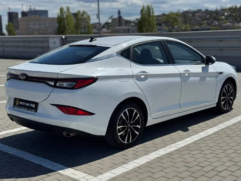 🚘 в продаже jac j7 год выпуска: 2023 пробег на табло: 68 391 км птс: электронный двигатель: 1.5 бензин трансмиссия: cvt vin: mx1j7aggxpk059560 цена: 920 000 новая цена: 910 000 руб. 📞 + 7 (938) 130-35-61 адрес: г. ростов-на-дону, тц «сиверс», пр. сиверса, 23 – как нас найти способы оплаты: — наличные; — кредит (20 банков); — безнал без ндс; — обмен на ваш авто. больше подробностей об авто и способах оплаты узнавайте у менеджера @autozaorndbot ___________ смотрите все авто в наличии – https://autozao. ru/ max. ru/auto_zao_rnd 💬 🗺️ присоединяйтесь к авто зао в других городах: — москва — краснодар — авто зао юг (новый регион) - фотография - 4